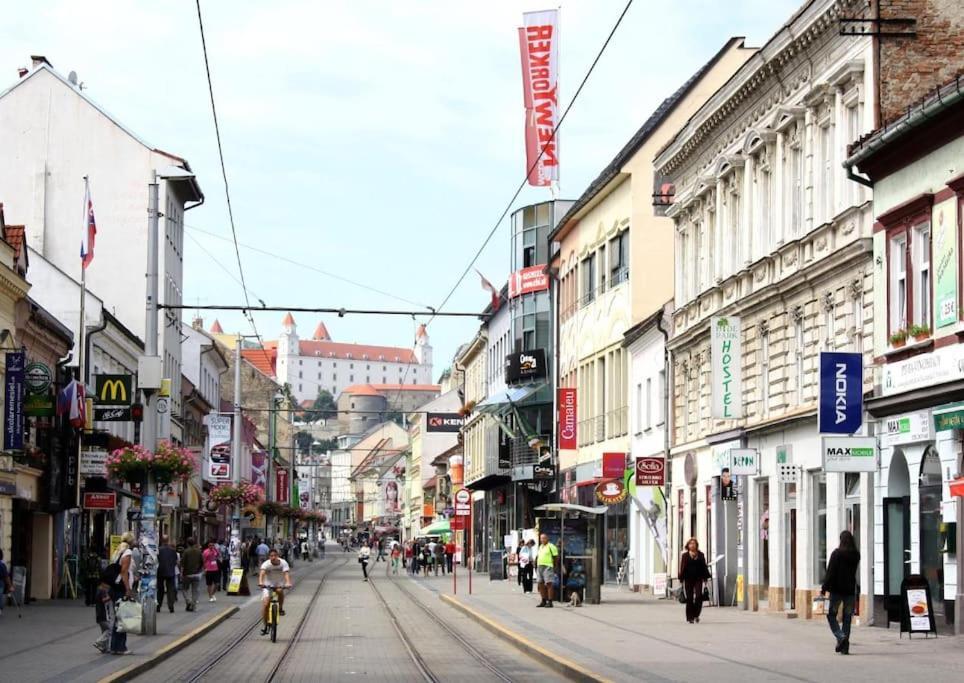 Gorgeous City Center Apartment In Bratislava With Free Parking Exterior photo