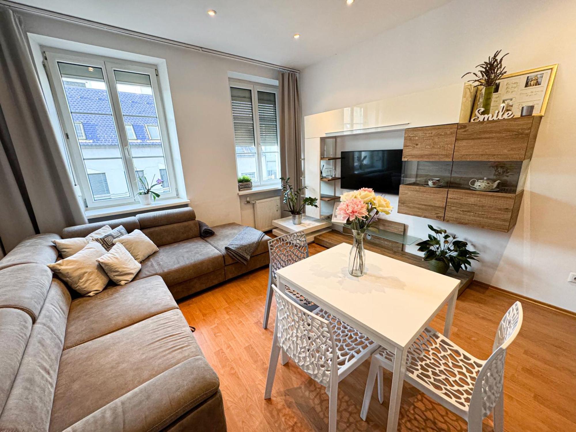 Gorgeous City Center Apartment In Bratislava With Free Parking Exterior photo