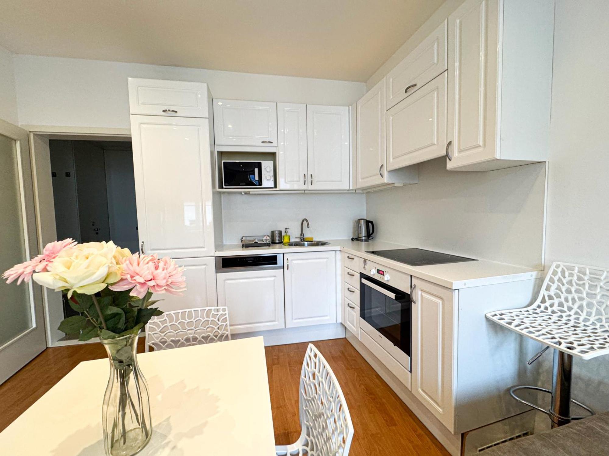 Gorgeous City Center Apartment In Bratislava With Free Parking Exterior photo